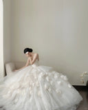 Elegant White Trailing Heart-shaped Neckline 3D Floral Tulle Ball Gown Wedding Dress HZ1022